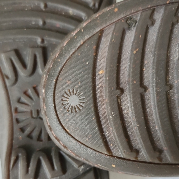 UGG Women's Brown Leather Slip-On - Picture 13 of 13